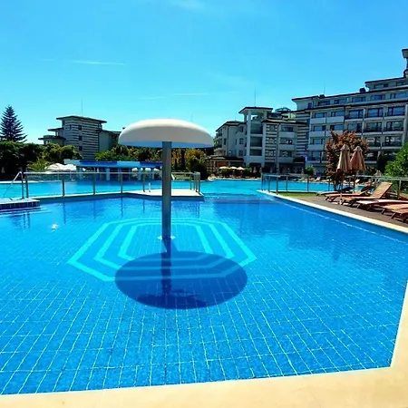 Apartment Menada In Emerald *