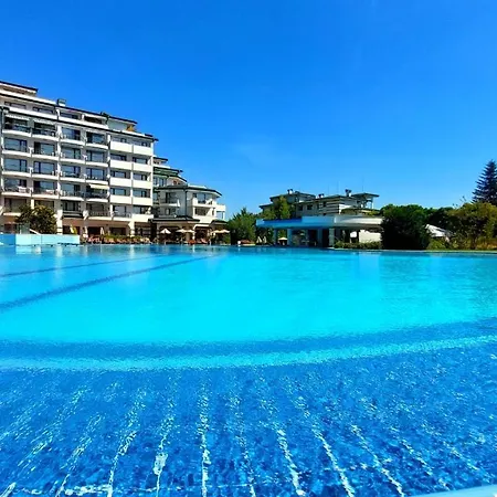 Apartment Menada In Emerald