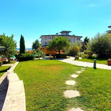 Apartment Menada In Emerald